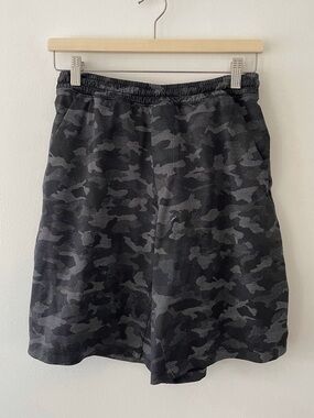 Lululemon Mens Pace Breaker 9” Lined Shorts Black Grey Camo Size M